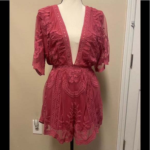 COPY - NWT Lined Lace Short Romper - Picture 1 of 7